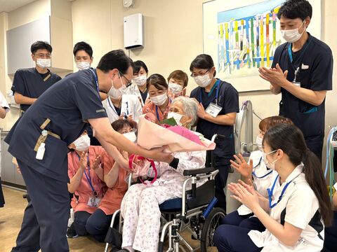 100歳のお誕生日おめでとうございます！